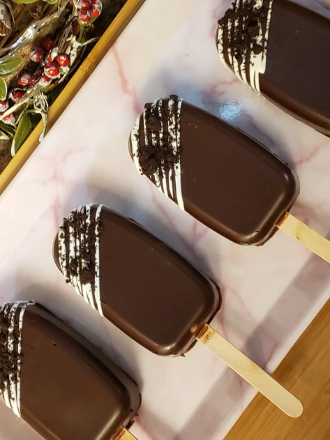 Hot Chocolate Sticks, Zoku Recipes, Cake Sicles, Chocolate Popsicle, Popsicles Cake, Cake Popsicles, Chocolate Popsicles, Cocoa Drink, How To Temper Chocolate