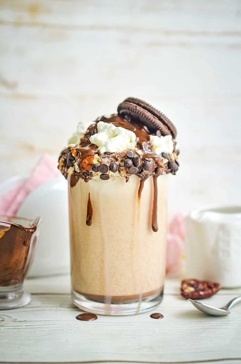 Cookie Dough Milkshake - Cook What You Love Cookies N Cream Milkshake Recipe, Cookie Dough Shake, Cookie Dough Milkshake, Coffee Flavored Cookies, Cookie Dough Bark, S’mores Milkshake Recipe, Cookies And Cream Milkshake, Chocolate Pumpkin Cake, Chocolate Caramel Cookies