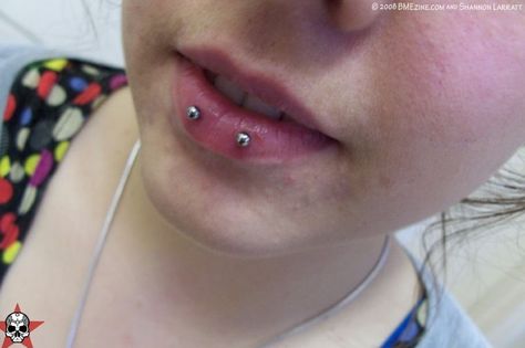 Saw a picture of someone who had two horizontal lip piercings on either side of a labret piercing. It was so cute, but wouldn't suit me. Horizontal Lip Piercing, Lips Piercing, Ashley Piercing, Piercing Art, Hurts So Good, Mouth Lips, Piercings Ear, Aesthetics Jewelry, Lip Piercings