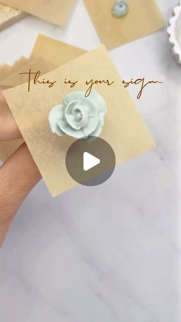 JUDIT REDING on Instagram: "Start practicing royal icing flowers with that extra icing…  #decoratedcookies #royalicingflowers #cookiedecorating #customcookies #royalicingtips #royalicing #sugarcookies #cookies #royalicingcookies #cookiesofinstagram #cookiecutters #tipsroyalicing" Simple Royal Icing Flowers, Wedding Cookies Buttercream, Royal Icing Flowers Tutorial, Flowers Royal Icing, Business Cookies, Royal Icing Roses, Butterfly Cookies, Royal Icing Flowers, Icing Flowers