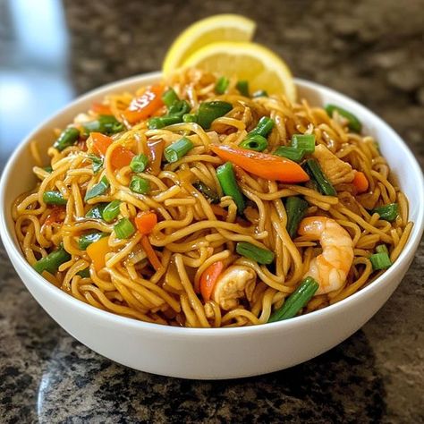 Canton Noodles, Filipino Pancit, Pancit Canton, Man Recipes, Stir Fry Noodles, Man Food, Chinese Food, Vegetable Oil, Stir Fry