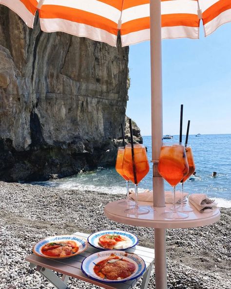 Arienzo Beach Club, Lazy Lunch, Sun Beds, Italian Beach, Italy Vibes, Italian Beaches, Most Beautiful Places To Visit, Italian Aesthetic, Italian Life