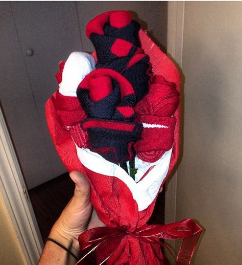 Nike Elite Sock bouquet. Perfect for your active man for any occasion! Takes giving him socks to a whole new level! $50.00 Sock Bouquet, Boyfriend Christmas Diy, Men Valentines, Man Bouquet, Surprise Present, Surprise Gifts For Him, Gifts Baskets, Boyfriend Gift Basket, Anniversary Boyfriend