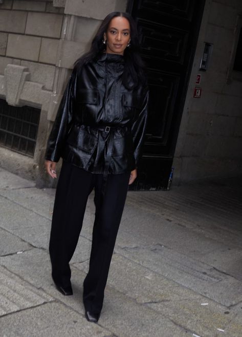 DIDU (@muglare) on X Fall Airport Outfit, Solange Knowles Style, All Black Fashion, Solange Knowles, Black Inspiration, Black Femininity, Preppy Girl, Fall Inspo, Clean Girl