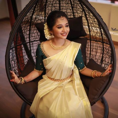 Kerala Wedding Saree, Kerala Saree Blouse, Onam Outfits, Kerala Saree Blouse Designs, Onam Saree, South Indian Wedding Saree, Cotton Saree Blouse Designs, Kerala Bride, Bridal Sarees South Indian