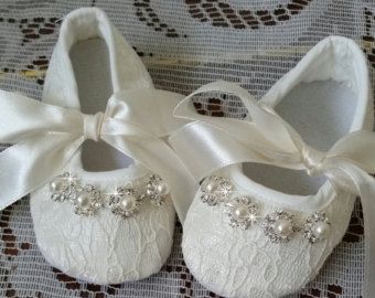 Ivory / off white lace baby shoesnewborn ivory christening White Baby Shoes, Birthday Shoes, Christening Shoes, Cake Girl, Baptism Ideas, Flower Girl Shoes, Baby Pearls