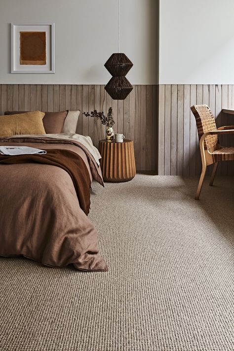 This chunky wool carpet is sure to add texture to any space. The straight stitch gives a grid like appearance, giving it a modern and refined appearance. Earthy Carpet Bedroom, Modern House Carpet, Low Pile Carpet Living Rooms, Master Bedrooms Carpets, Bedroom Decor Carpet Floor, Loop Carpet Living Room, Bedrooms With Carpet Floor, Primary Bedroom Carpet, Loop Carpet Bedroom