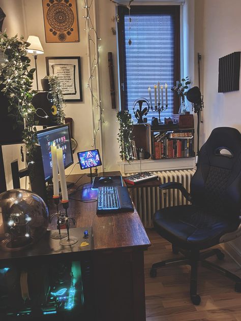 Moody Computer Room, Emo Living Room Aesthetic, Desk Setup Dark Academia, Small Dark Home Office, Gothic Pc Setup, Goth Desk Setup, Goth Pc Setup, Dark Academia Gaming Setup, Dark Apartment Decor