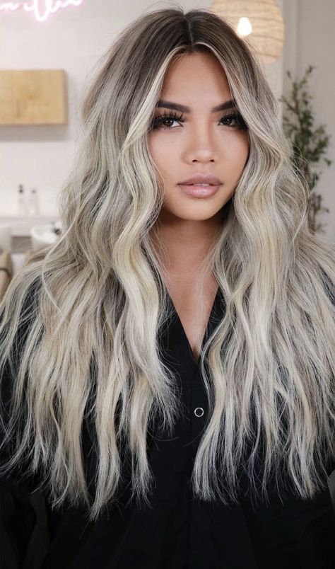 Blonde And Dark Brown Balayage, Shadow Root Balayage Blonde, Black Root Smudge Blonde, Root Smudge Icy Blonde, Shadow Root Blonde Long Hair, Shadow Root Blonde Dark Roots, Shadow Root Blonde Extensions, Silvery Blonde Hair With Dark Roots, Ice White Balayage