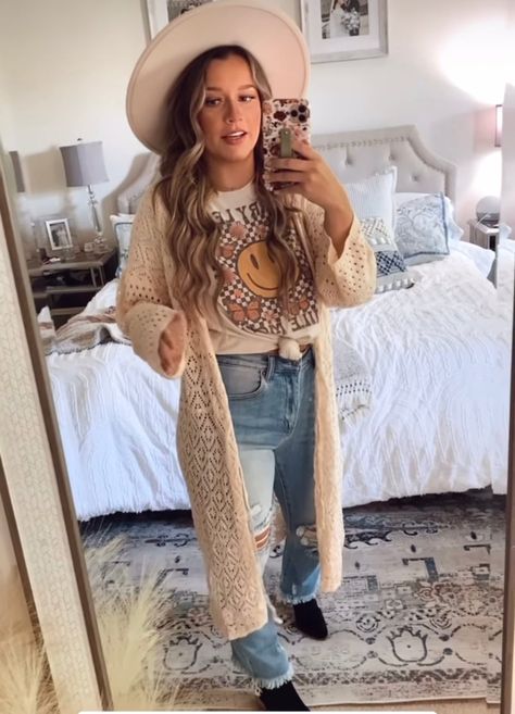 Boho Babe Cardigan Cream Colored Outfits For Women, Fall Boho Outfits Plus Size, Duster Outfit Summer, Modern Boho Outfit, Country Chic Clothing, Boho Mom Outfits, Fall Boho Outfits, Boho Chic Outfits Casual, Womens Boho Style