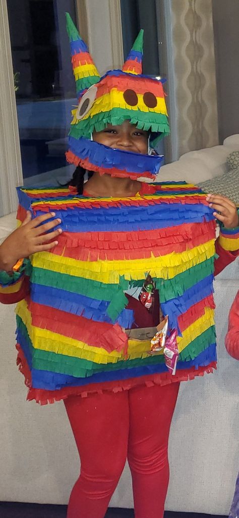 Fun diy costume made from boxes. Punch out a whole and add more candy! Diy Pinata Costume For Kids, Diy Pinata Costume, Piñata Costume, Pinata Halloween Costume, Pinata Costume, Holidays Ideas, Diy Pinata, Diy Costume, Toddler Costumes