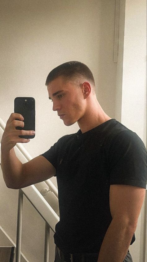 Buzz Cut Boys, Men Short Hair Fade, Mens Haircuts Thick Hair, Long Buzz Cut, Very Short Hair Men, Crew Cut Haircut, Buzz Cut Hairstyles, Mens Haircuts Short Hair, Fresh Haircut