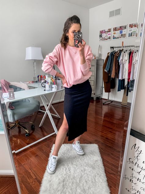 Style Sweatshirts Women, Sweatshirt Fashion Outfits, Crewneck Sweatshirt Outfit Work, Sweatshirt And Dress Outfit, How To Dress Up A Crewneck Sweatshirt, Styling Crew Neck Sweatshirts, Dress Up A Sweatshirt Outfit, Elevated Sweatshirt Outfit, Crew Neck Sweatshirt Outfit Dressy