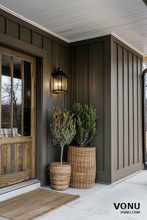 Exterior Accents For House, Rustic House Exterior Farmhouse, Exterior Siding Ideas, Ranch Style Homes Exterior, Beautiful House Exterior, Beautiful Houses Exterior, House Exterior Ideas, Exterior House Siding, Italian Farmhouse