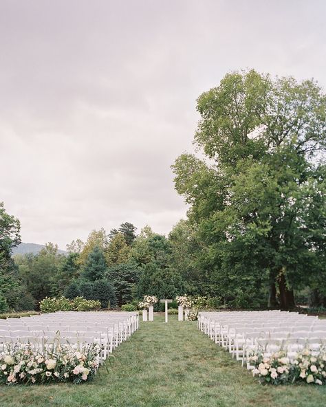 Fall Wedding Photography, Fall Wedding Color Palette, Charlottesville Wedding, Fall Wedding Cakes, Inn Wedding, Garden Party Wedding, Wedding Top, Luxury Wedding Planner, Martha Stewart Weddings