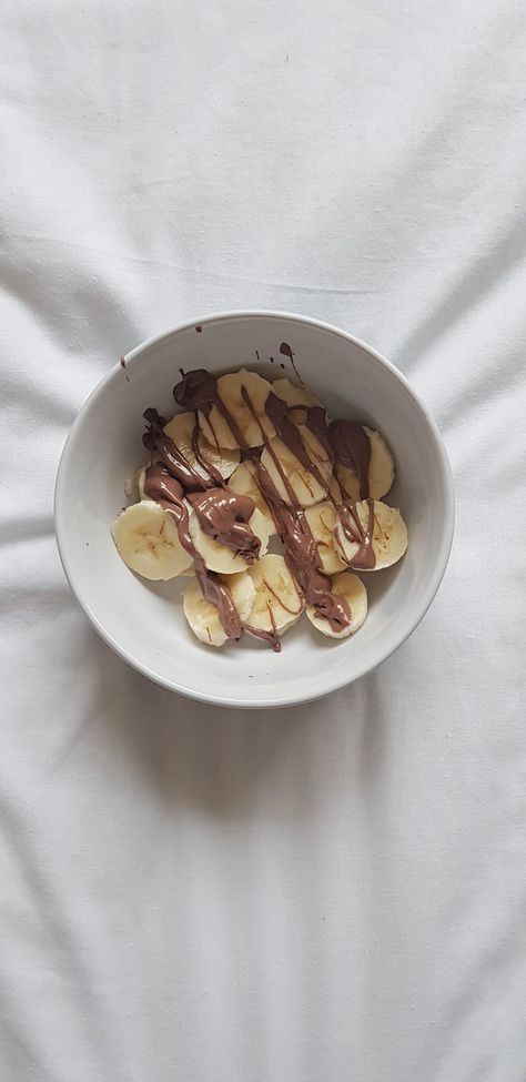 Yummy ripe banana with a teaspoonful of nutella♡ Banana With Nutella, Banana Nutella, Ripe Banana, Nutella, Cereal, Quick Saves