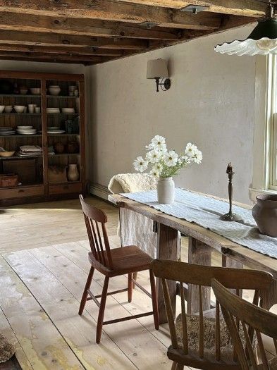 Sofia Wood, Style Deco, Three Sisters, Simplistic Design, Take A Seat, House Inspo, Rustic Dining Table, Home Fashion, Old Houses