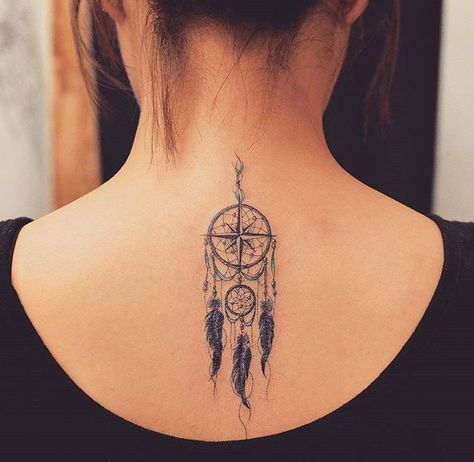 Dreamcatcher Tattoo Back, Dreamcatcher Tattoo Meaning, Atrapasueños Tattoo, Dream Catcher Tattoo Design, 16 Tattoo, Tattoo Trend, Dream Catcher Tattoo, Geniale Tattoos, Unique Tattoo Designs