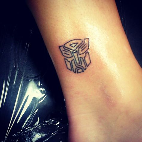 Transformer tattoo! Autobot Tattoo Transformers, Autobot Symbol Tattoo, Transformers Bumblebee Tattoo, Bumble Bee Tattoo Transformers, Ace Blackwell, Bumblebee Tattoo Transformers, Jaden Tattoo, Autobots Tattoo, Transformers Tattoo Ideas