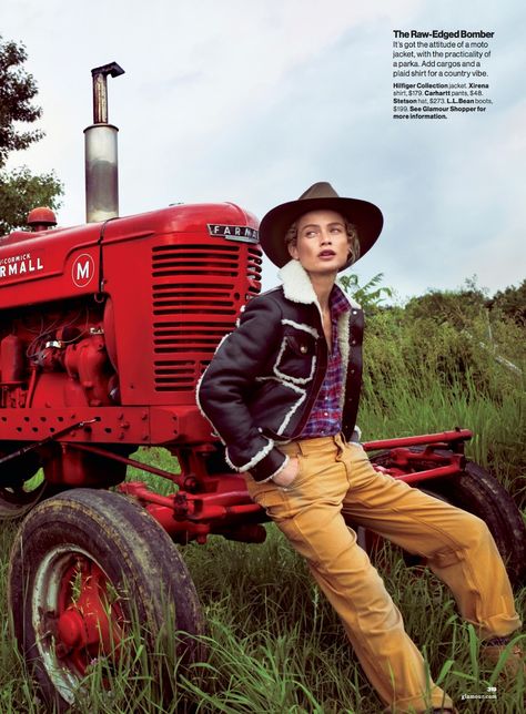 farm fresh: carolyn murphy by cedric buchet for glamour september 2014 Farmer Fashion, Farm Fashion, Carolyn Murphy, Farm Photo, Glamour Magazine, Country Fashion, Fashion Photography Inspiration, Wearing A Hat, Farm Girl