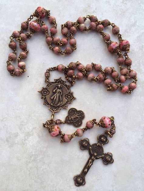 All Beautiful Catholic Beads: Gallery of Past Rosary Beads Rosary Bead Tattoo, Chaplet Rosary, Rosary Jewelry, Catholic Decor, Holy Rosary, Catholic Jewelry, The Rosary, Rosary Catholic, Wire Work Jewelry