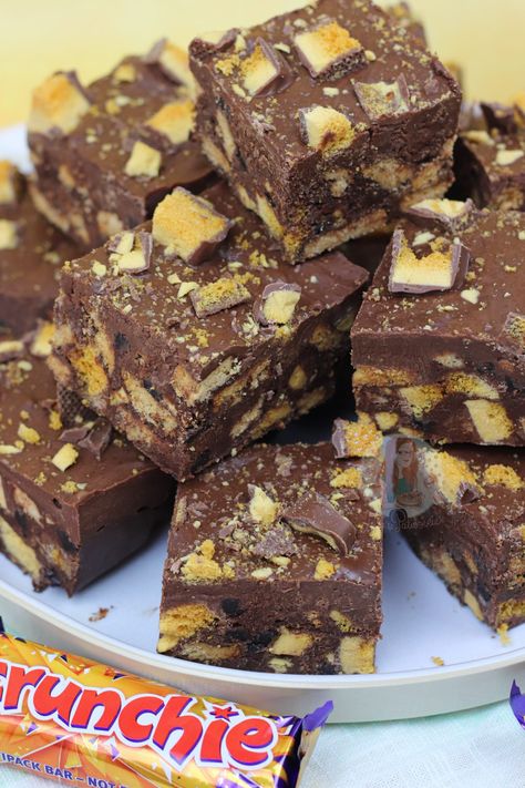 Honeycomb Crunchie Tiffin! - Jane's Patisserie Chocolate Tiffin Recipe, Crunchie Recipes, Recipes Biscuits, Chocolate Traybake, Chocolate Desert, Tiffin Recipes, Crunchie Bar, Scotland Food, Janes Patisserie