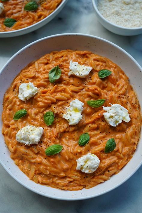 Orzo alla Vodka with Mozzarella & Basil Orzo Marinara Recipes, Risotto Alla Vodka, Tomato Mozzarella Orzo, One Pot Vodka Sauce Orzo, Vodka Sauce Orzo, Spicy Vodka Orzo, Orzo Alla Vodka, Vodka Sausage Pasta, Pasta With Mozzarella Balls