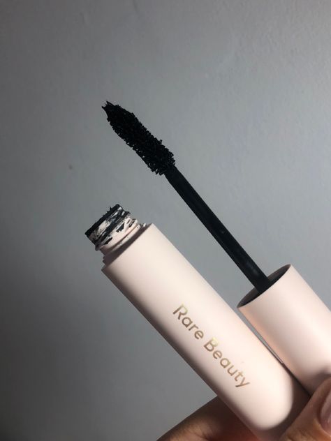 Rare Beauty Mascara Aesthetic, Rare Mascara, Rare Beauty Mascara, Best Mascara Brands, Mascara Aesthetic, Selena Gomez Makeup, Brown Hairstyles, Mascara Brands, Makeup Wishlist