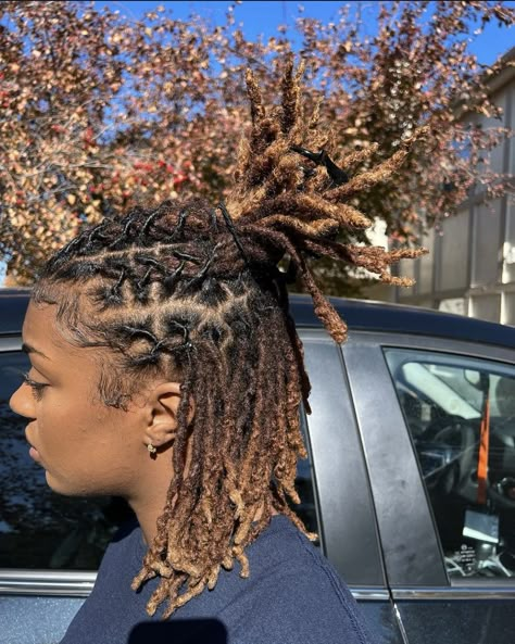 Female Dreads Hairstyles, Single Braids Hairstyles, Dreads Short Hair, Dyed Hair Men, Cornrow Hairstyles For Men, Dreadlocks Hairstyles, Hair Curling Tutorial, Dreadlock Hairstyles For Men, Short Locs