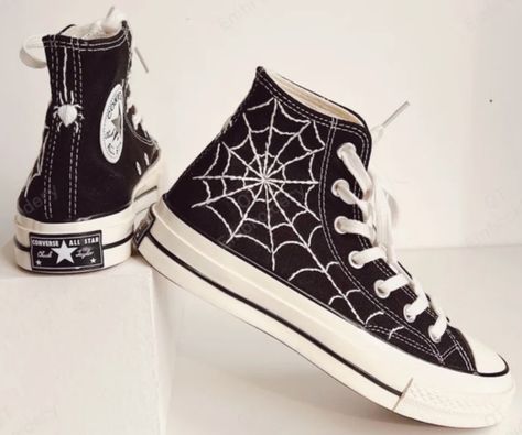 Embroidery Spider, Converse Embroidery, Flowers Shoes, Shoes Flowers, Spider Silk, Platform Chucks, Embroidered Converse, Black Guy, Flowers Unique