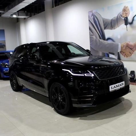 range rover Velar #blackrangerover #rangerover #car #dreamcar Black Range Rover, Dream Cars Range Rovers, Wallpaper Hippie, Range Rover Black, Luxe Auto's, Aventador Lamborghini, Luxury Cars Range Rover, Black Range, Range Rovers