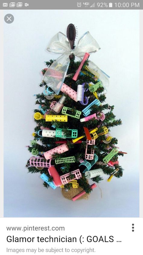 Salon Style, Funny Christmas Tree Ideas, Christmas Salon, Funny Christmas Tree, Decoration Vitrine, Hair Salon Decor, Salon Suites, Christmas Tree Ideas, Home Salon