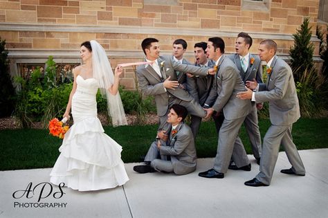 Groomsmen Photos, Funny Wedding Photos, Pose Fotografi, Colors Palette, Foto Tips, Cute Wedding Ideas, 웃긴 사진, Wedding Shots, Wedding Humor