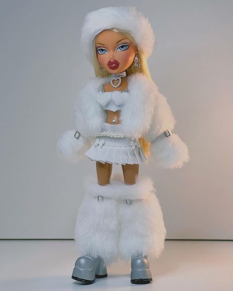 Winter Fits Aesthetic, Bratz Aesthetic Outfit, Y2k Outfits Winter, Cheetah Clothes, Fur Outfit, Rave Looks, Bratz Doll Outfits, Brat Doll, Outfits 2000s