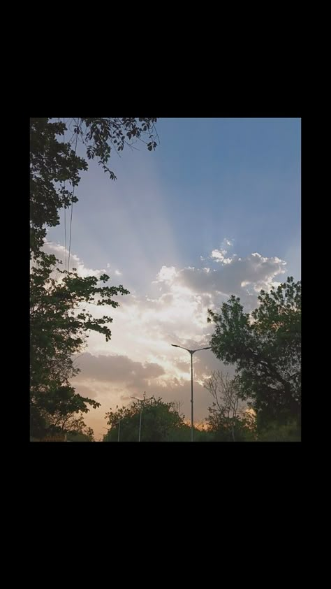 Tree And Sky Aesthetic, Morning Pics Photography, Whether Snapchat Story, Light Sky Aesthetic, Sky Aesthetic Photos, Real Sky Pics, Sun Light Aesthetic, Sky Pics Aesthetic, Aesthetic Nature Pics