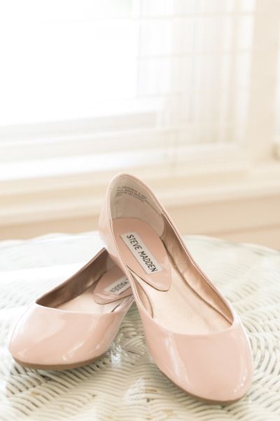 It's always good to have at least 1 pair of nude color flats - in your skin shade - so you can pair with lots of outfit. Queen Style, Nude Flats, Chic Chic, Trendy Sandals, Makeover Ideas, Crazy Shoes, Shoe Obsession, Ballerinas, Cute Shoes