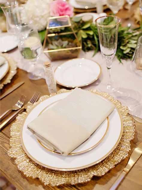 Gold Chargers Place Setting, Chargers Plates Table Setting, Gold Charger Plates Wedding, Gold Wedding Plates, Wedding Plate Setting, Plates For Wedding, Gold Place Setting, Charger Plates Wedding, Gold Charger Plate