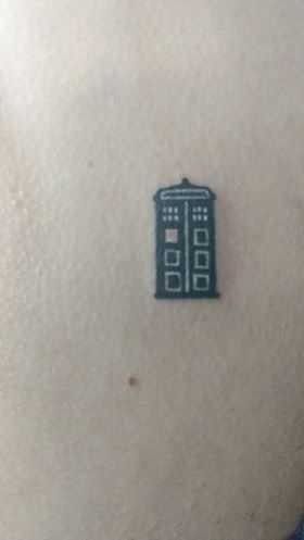 Mini tardis tattoo Small Doctor Who Tattoo Simple, Tardis Tattoo Simple, Subtle Doctor Who Tattoo, Doctor Who Tattoo, Dr Who Tattoo, Tardis Tattoo, Tatted Quotes, Sharpie Tattoos, Botanical Tattoo