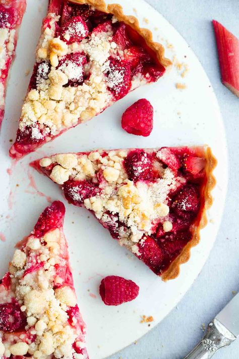 Strawberry Rhubarb Tarts Recipe, Rhubarb Tart Recipe, Strawberry Rhubarb Tarts, Strawberry Rhubarb Tart, Chocolate Mousse Tart, White Chocolate Mousse Recipe, Triple Chocolate Mousse, Mousse Tart, Rhubarb Tart