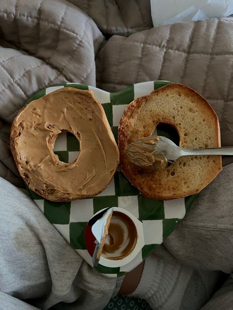 Peanut Butter Bagel Aesthetic, Peanut Butter Sandwich Aesthetic, Peanut Butter Aesthetic, Peanut Butter Bagel, Peanut Butter Sandwich, Food Snack, Orange Chicken, Love And Basketball, Food Obsession