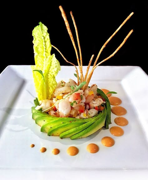 Rich Knott on Instagram: “Shrimp Ceviche, Avocado, Romaine Heart, Crisp Corn Tortilla, Charred Red Pepper/Cumin Vinaigrette✌🏻 . (Tortilla Chips served on side)” Fancy Food Presentation, Artistic Food, Food Presentation Plates, Gourmet Food Plating, Food Plating Techniques, Shrimp Ceviche, Corn Tortilla, Fine Dining Recipes, Molecular Gastronomy