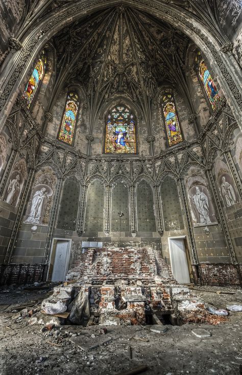 Abandoned Churches, Abandoned Houses, Abandoned Mansions, Abandoned Castles, Haunted Places, Abandoned Cities, Abandoned Church, Old Churches, Abandoned Buildings