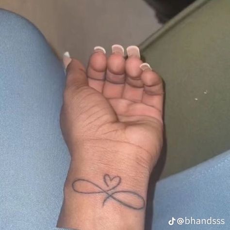 Wrist Tattoos Black Women, Pretty Tattoos Black Women, Pretty Wrist Tattoos For Women, Side Wrist Tattoo, Royal Tattoo, Girly Hand Tattoos, Side Wrist Tattoos, Cute Tattoos On Wrist, Girl Neck Tattoos