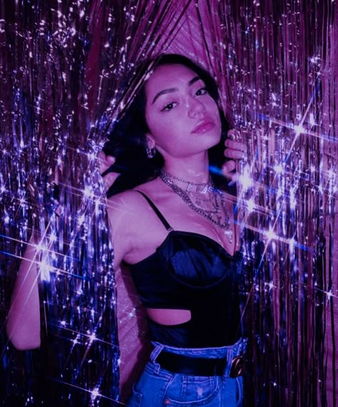 Euphoria Album Cover, Silver Background Photoshoot, Purple Photoshoot Ideas, Euphoria Aesthetic Photoshoot, Euphoria Photoshoot Ideas, Euphoria Themed Photoshoot, Euphoria Photography, Silver Photoshoot, Birthday Photoshoot Poses