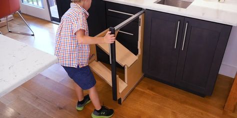 Hideaway Solutions makes the STEP 180, a step stool that folds up into a cabinet. Lancelot Pinnock, an inventor who has a background in engineering, came up with the idea as a solution to having to lift his son up to reach the counter. Pull Out Step Stool, Folding Bar Stools, Bathroom Step Stool, Kitchen Step Stool, Diy Kitchen Projects, Folding Step Stool, Breakfast Bar Stools, Kids Stool, Kitchen Pulls