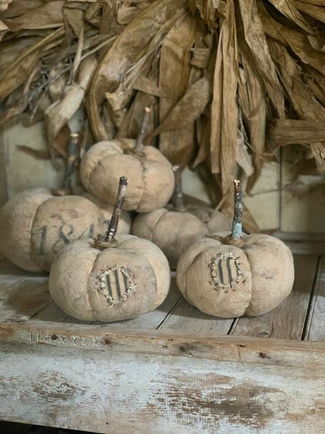 Fancy Farmhouse, Primitive Fall Crafts, Primitive Pumpkins, Primitive Autumn, Fall Decor Diy Crafts, Primitive Pumpkin, Farmhouse Crafts, Primitive Fall, Primitive Halloween