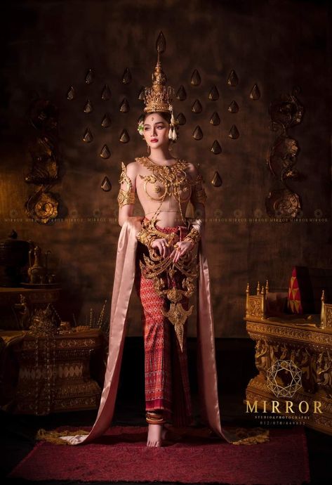 Photography Mirror, Iron Man Fan Art, Thailand Outfit, Cambodian Dress, Cambodian Art, Ancient Dress, Traditional Outfit, Batik Fashion, Royal Dresses