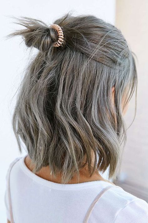 Ash Brown Hair Color, Ash Brown Hair, Brown Hair Looks, Gray Hair Cuts, Short Grey Hair, Peinados Fáciles Para Cabello Corto, Penteado Cabelo Curto, Grey Hair Color, Grunge Hair