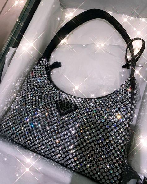 PINNY @tavenxo Sparkly Bag, Prada Purses, Glitter Bag, Luxury Bags Collection, Aesthetic Bags, Bag Prada, Crystal Bags, Girly Bags, Fancy Bags