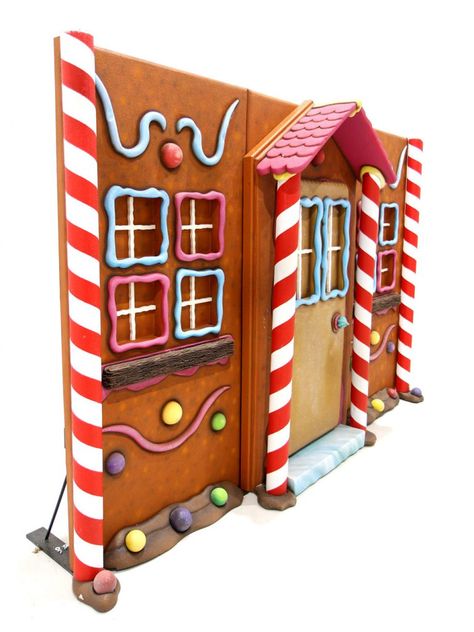 Gingerbread Christmas House, Gingerbread Backdrop, Wall Gingerbread House, Diy Life Size Gingerbread House, Life Sized Gingerbread House, Diy Christmas Props, Cardboard Gingerbread House Lifesize, Gingerbread House Decorations Life Size, Gingerbread House Stage Prop